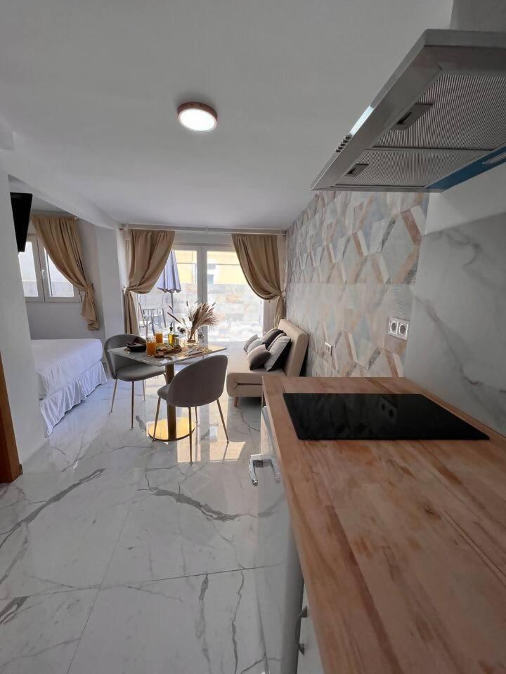 Urban Estudio Elegante Con Terraza Alicante Luaran gambar