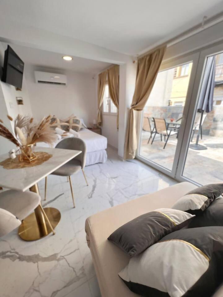Urban Estudio Elegante Con Terraza Alicante Luaran gambar